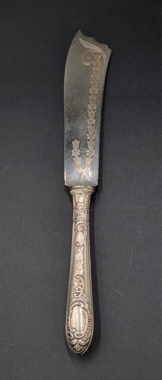 LOT 29 (32147) Est R500 to R1500 - An Early 20th Century Silver Hafted Ice Cream Knife/Cake Knife in Rococo taste