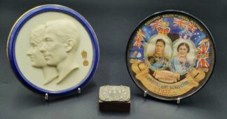 LOT 152 (32907) Est R300 to R600 - A Commemorative Royal Worcester 1937 Coronation Porcelain Plaque, modelled by Richard Garbe R.A.