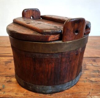 LOT 187 (32575) Est R300 to R600 - A 19th Century Small Anglo-Cape Teakwood Pekelbalie met deksel/ Pickling Barrel with detachable cover