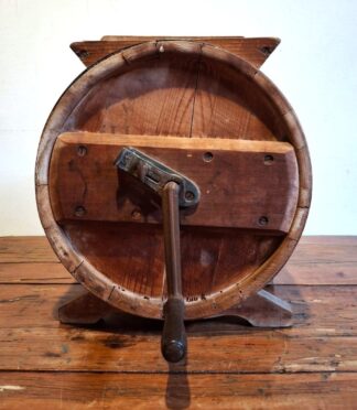 LOT 182 (32911) Est R300 to R600 - A Late 19th Century American Pinewood and Deale Circular Butter Churn/Botterkarring