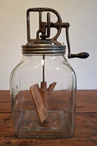 LOT 181 (32911) Est R500 to R1500 - An Early 20th Century American Blow Butter Churn/Dazey Churn No.80