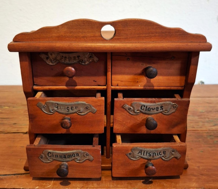 LOT 180 (325589) Est R300 to R600 – A Late 19th Century Swedish Beechwood Butter Pound Mould/Form - Image 3