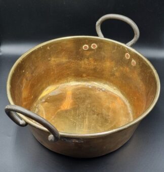 LOT 169 (32716) Est R500 to R1500 - A Late Victorian Brass Jam Basin