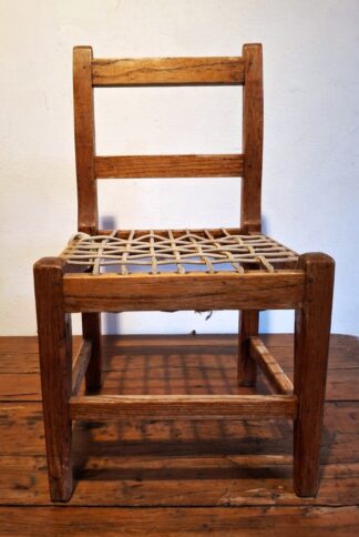 LOT 134 (32820) Est R200 to R400 - A Late 19th - Early 20th Century Transvaal Transitional-style Child's Chair Kinderstoel