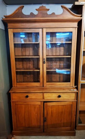 LOT 124 (32686) Est R4000 to R8000 - An Edwardian Satinwood Library Cabinet