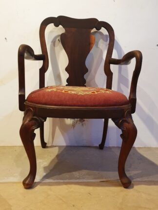 LOT 125 (31853153) Est R1000 to R3000 - An Anglo-Cape period Heavy Knysna Black Stinkwood George II-style Shepherd's Crook Desk Chair