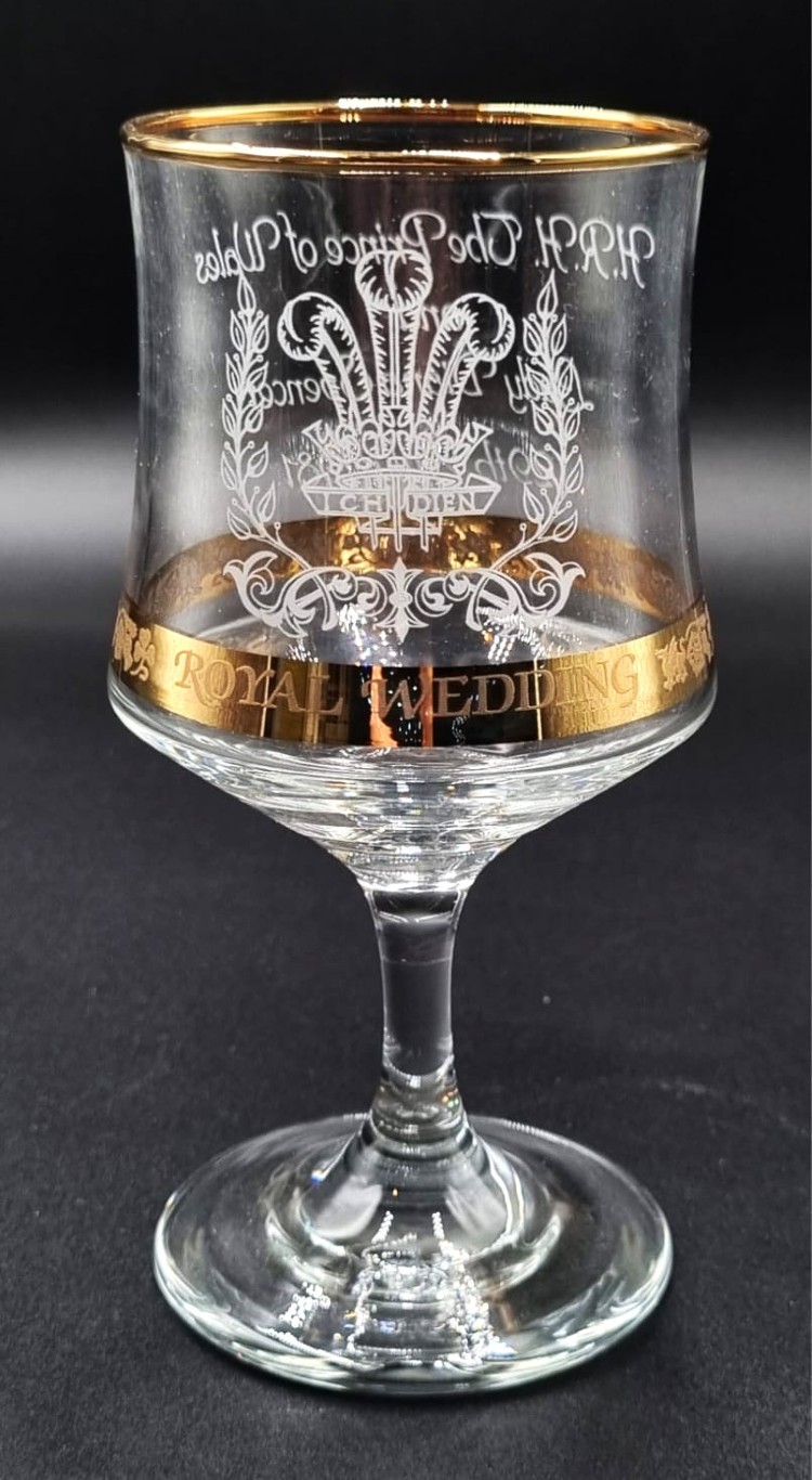 LOT 166 (32906) Est R300 to R600 – A Pair of Commemorative 1981 Royal Wedding Toasting Glasses - Image 2