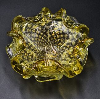 LOT 103 (32878) Est R500 to R1500 - A Mid 20th Century Italian Murano Sweetbowl in the form of a Flower