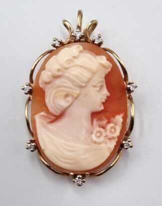 LOT 218 (32914) Est R1000 to R3000 - A 9ct Yellow Gold Ladies Fancy Oval Brooch Frame