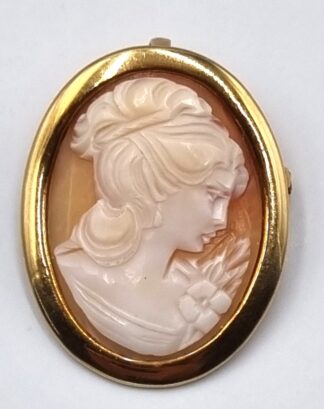 LOT 227 (32914) Est R2000 to R4000 - A 14ct Yellow Gold Ladies Pendant Frame