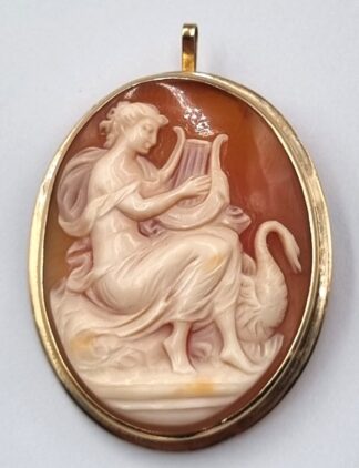 LOT 230 (32914) Est R1000 to R3000 - A 9ct Yellow Gold Ladies Oval Brooch Frame