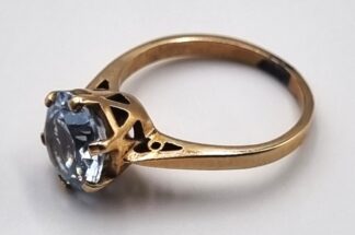 LOT 235 (32914) Est R1000 to R3000 - A 9ct Yellow Gold Ladies Ring