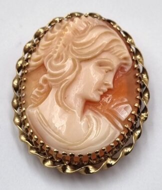 LOT 238 (32914) Est R2000 to R4000 - A 9ct Yellow Gold Ladies Open Twist Pendant Frame