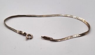 LOT 243 (32914) Est R100 to R300 - A Dainty Silver Snake-link Bracelet