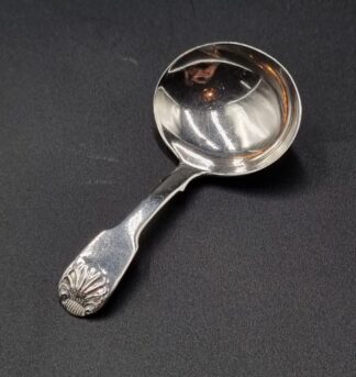 LOT 5 (32911) Est R500 to R1500 - A George IV Silver Fiddle and Shell pattern Caddy Spoon