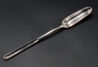 LOT 7 (32911) Est R1000 to R3000 - A George III Silver Marrow Scoop