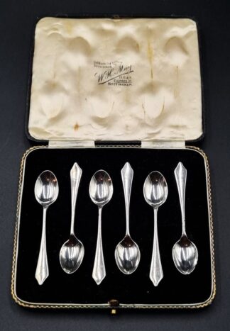 LOT 14 (32911) Est R1000 to R3000 - A Set of 6 x George VI Silver Old English Pointed pattern Mocha Spoons