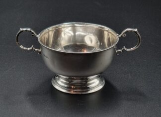 LOT 21 (32914) Est R2500 to R5000 - A George V Silver footed Georgian-style Sugar Basin