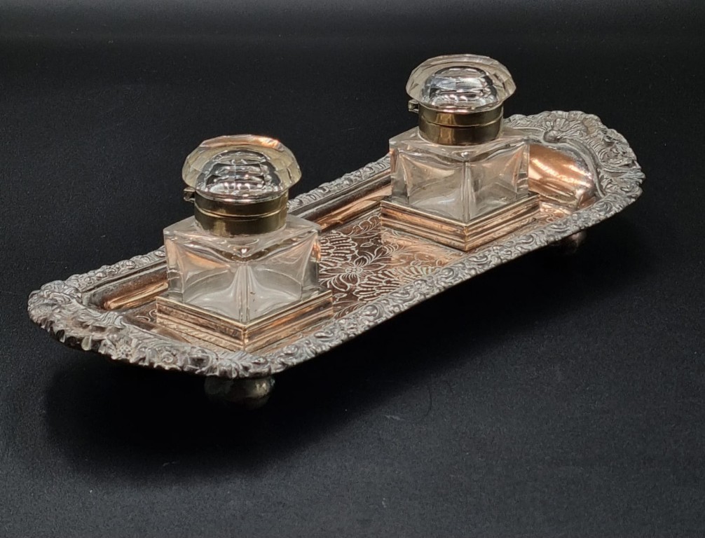 LOT 44 (32911) Est R500 to R1500 – A Late Victorian Sheffield Plate Silverplate on CopperTwo Division Footed Desk Stand Inkwell with Overtones of Rococo