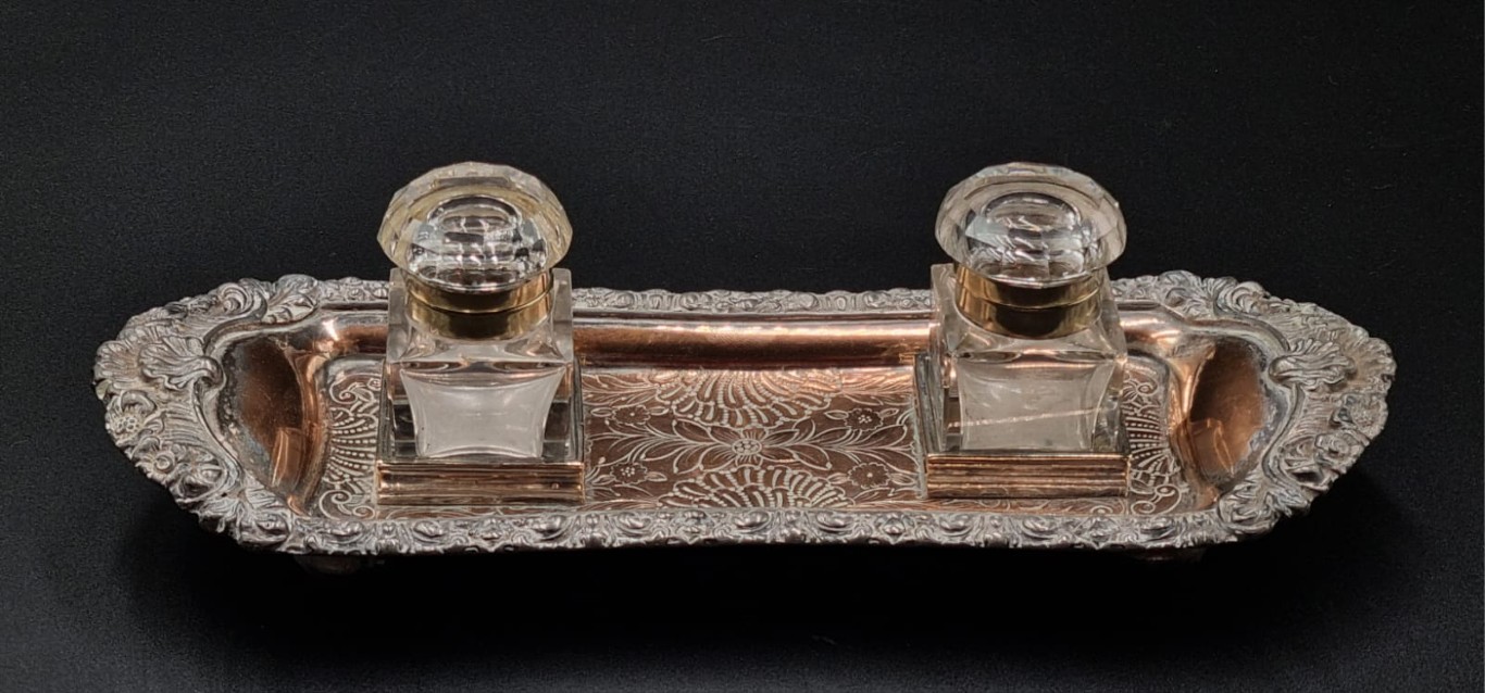 LOT 44 (32911) Est R500 to R1500 – A Late Victorian Sheffield Plate Silverplate on CopperTwo Division Footed Desk Stand Inkwell with Overtones of Rococo - Image 2