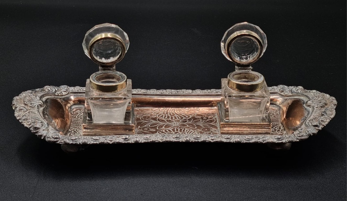 LOT 44 (32911) Est R500 to R1500 – A Late Victorian Sheffield Plate Silverplate on CopperTwo Division Footed Desk Stand Inkwell with Overtones of Rococo - Image 3