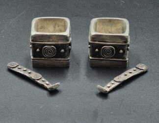 LOT 49 (32907) Est R100 to R300 - A Pair of South African Handcrafted Pewter Andy Cartwright Open Salt and Pepper Cellars
