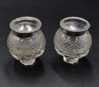 LOT 43 (32843) Est R500 to R1500 - A Pair of Edward VII Cut-glass Ink Pots fitted with Silver Mounts