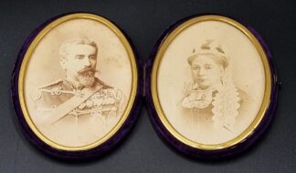 LOT 315 (32935) Est R500 to R1500 - A Mid-Victorian Double Folding Portrait Frame