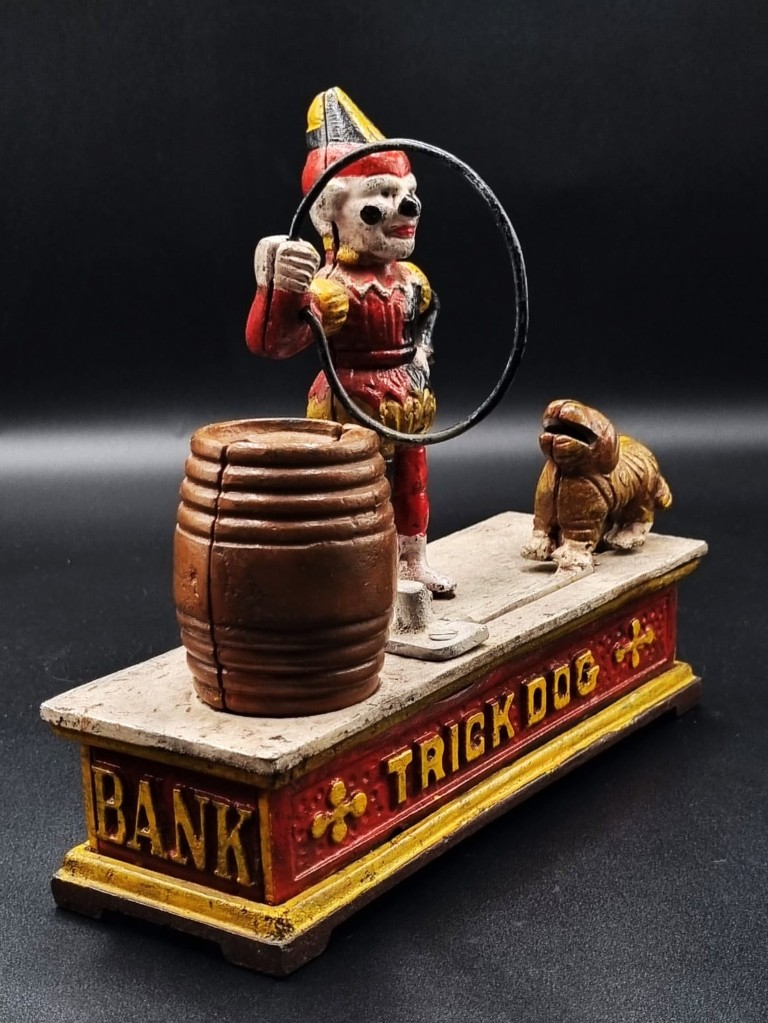 LOT 326 (325) Est R500 to R1500 – A Vintage Continental Reproduction Cast Iron The Hubley Trick Dog Bank - Image 2