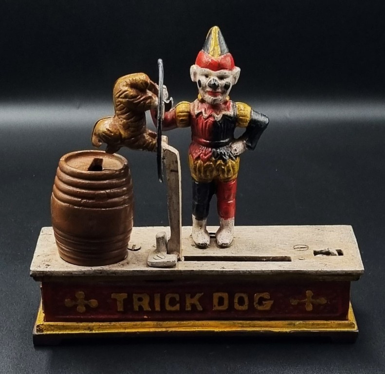 LOT 326 (325) Est R500 to R1500 – A Vintage Continental Reproduction Cast Iron The Hubley Trick Dog Bank - Image 3