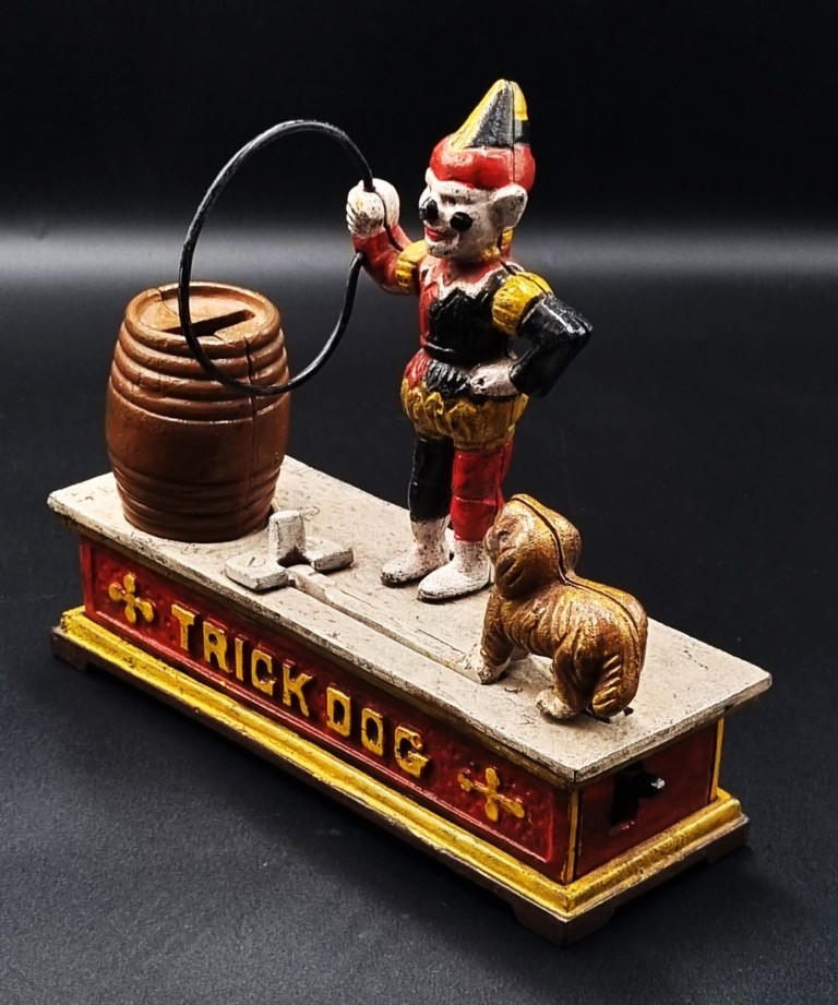 LOT 326 (325) Est R500 to R1500 – A Vintage Continental Reproduction Cast Iron The Hubley Trick Dog Bank - Image 4