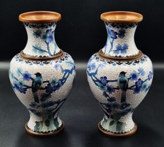 LOT 317 (33046) Est R800 to R1500 - A Mirrored Pair of Vintage Decorative Chinese Cloisonné Table/Mantel Vases