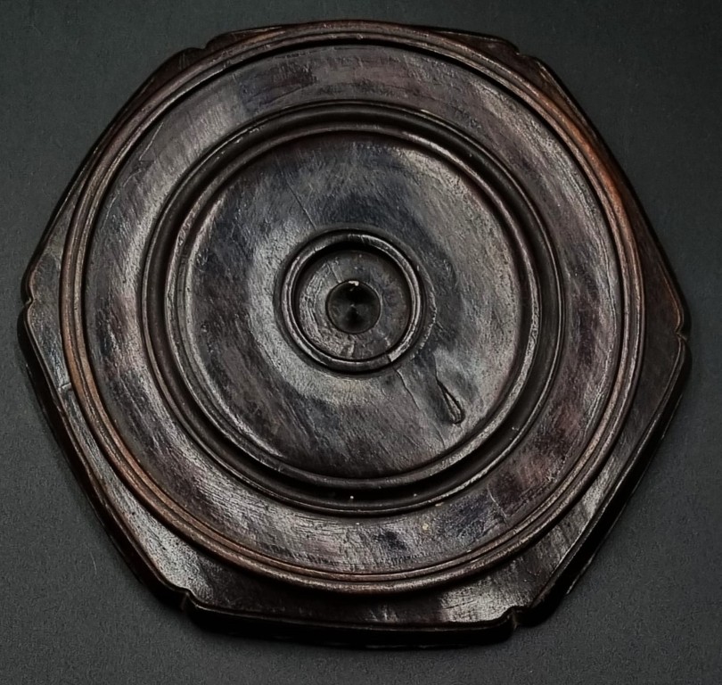 LOT 322 (33016) Est R500 to R1500 – A Vintage Oriental Rosewood Vase/Bowl Stand Base