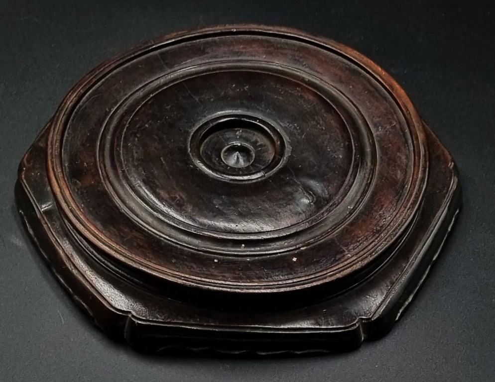LOT 322 (33016) Est R500 to R1500 – A Vintage Oriental Rosewood Vase/Bowl Stand Base - Image 2