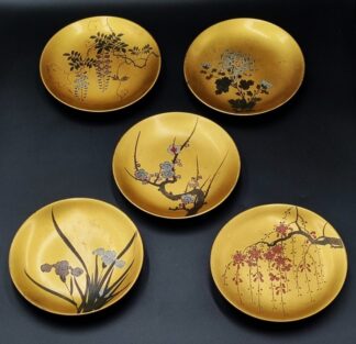 LOT 325 (33069) Est R400 to R800 - A Collection of Vintage Japanese Maki-e Gold Lacquerware