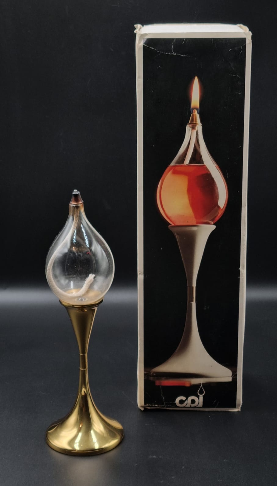 LOT 332 () Est R1000 to R3000 – A Rare graduated pair of West German Space Age footed Clear Drops Brass Mount Oil Lamps (Ollampen) circa 1970s - Image 3