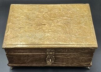 LOT 313 (32927) Est R500 to R1500 - A Vintage Ladies Indian Gilt Metal  Clad Jewellery Box