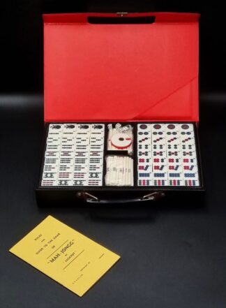 LOT 307 () Est R500 to R1500 - A Vintage Cased Mahjong Set