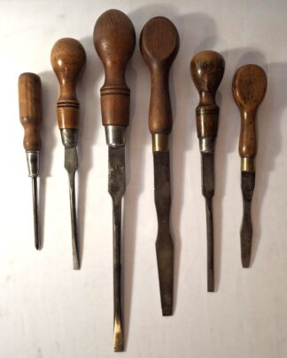 LOT 308 (32150) Est R400 to R800 - A Collection of  6 x graduated Woodworking and Cabinet Turnscrew Screwdrivers of various makers circa 1930s-1950s