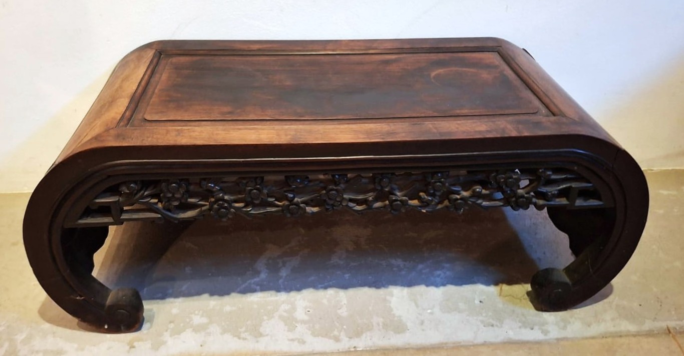 LOT 337 (33016) Est R2000 to R4000 – A Vintage Oriental Rosewood Coffee Table