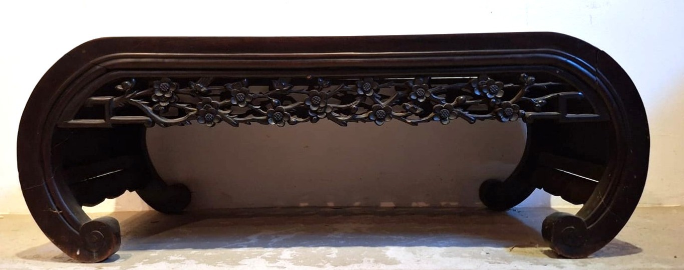 LOT 337 (33016) Est R2000 to R4000 – A Vintage Oriental Rosewood Coffee Table - Image 2