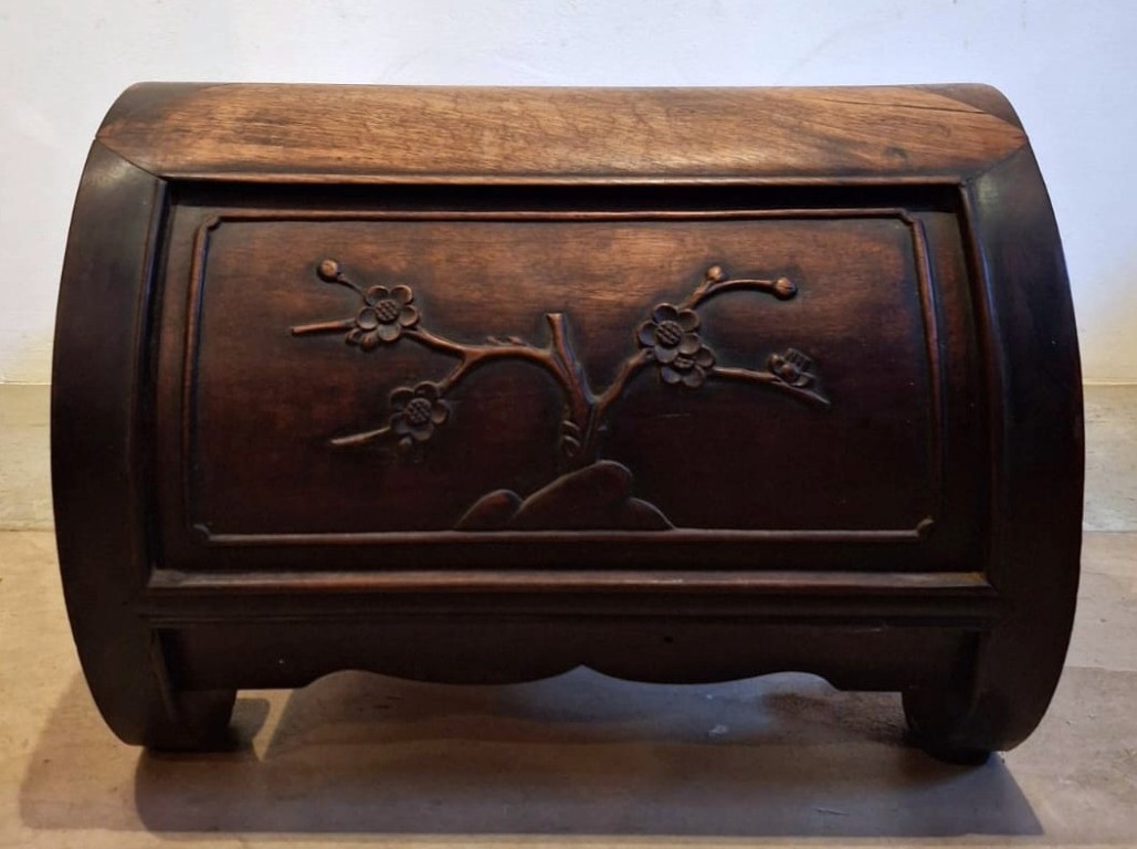 LOT 337 (33016) Est R2000 to R4000 – A Vintage Oriental Rosewood Coffee Table - Image 3