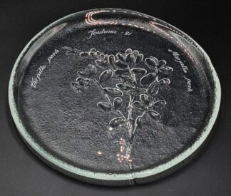 LOT 80 (33032) Est R300 to R600 - An Annual Finnish Humpplia Glass Floral pattern Christmas Plate (1981)