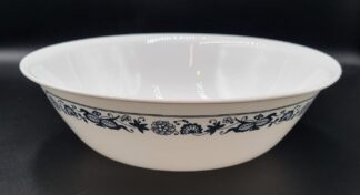 LOT 88 (33032) Est R500 to R1500 - 6 x Vintage American Corning Corelle Corning Blue and White Old Town Blue Onion pattern Milk Glass (Vitrelle) Vegetable Serving dishes