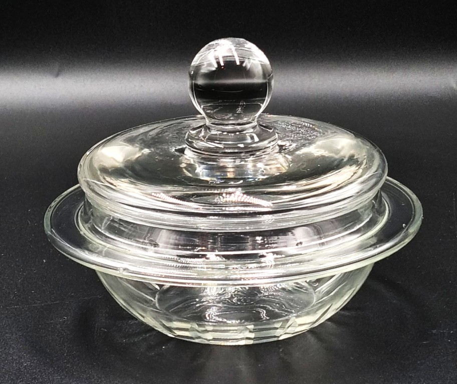 LOT 100 (33016) Est R500 to R1500 – A Vintage Heavy Czech Crystal Salad Bowl - Image 3