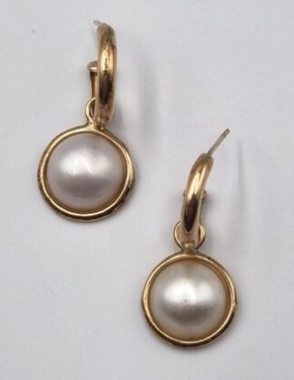 LOT 347 (32937J4) Est R1500 to R3500 - A Pair of Ladies 9ct Yellow Gold Earrings set with Mabe Pearls