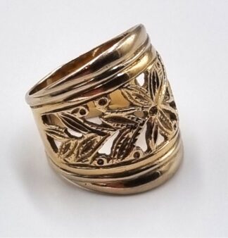 LOT 349 (32937J6) Est R5000 to R8000 - A Ladies 9ct Yellow Gold Ring