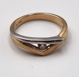 LOT 352 (32937J9) Est R1000 to R3000 - 9ct Yellow Gold and White Gold Ladies Ring