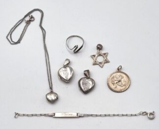 LOT 368 (33069) Est R500 to R1500 - A Collection of Silver Jewellery