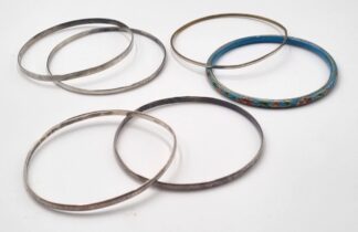 LOT 370 (33069) Est R300 to R600 - A Collection of Assorted Ladies Bangles